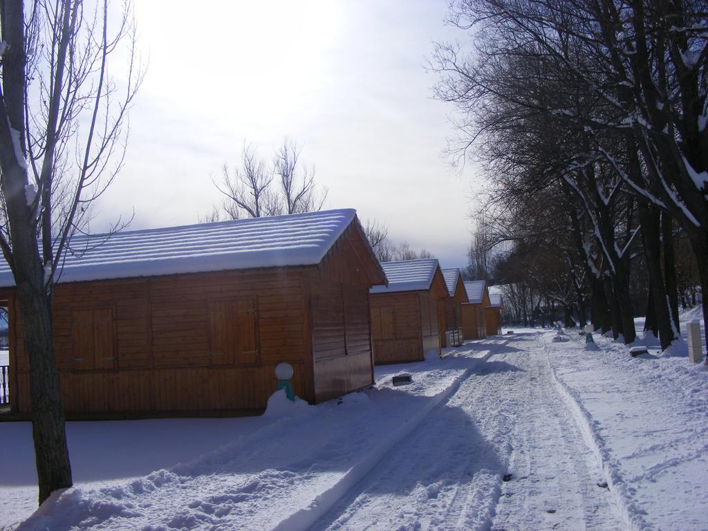 Camping La Motte Flottante Ла-Фрессинуз Экстерьер фото